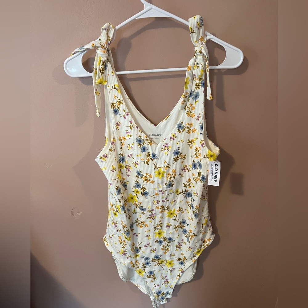 NWT - Floral bodysuit